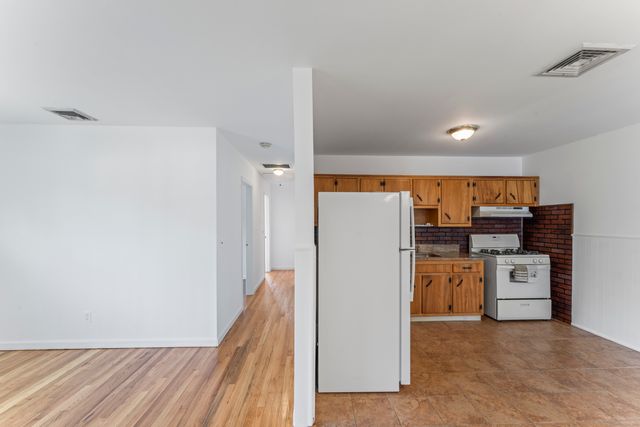 35 Briarwood Drive, Danbury, CT 06810