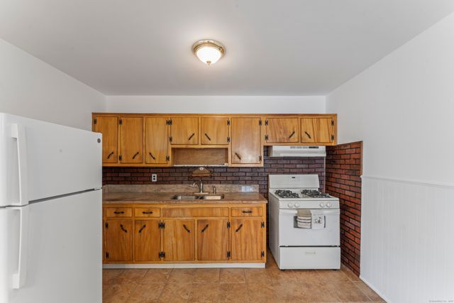 35 Briarwood Drive, Danbury, CT 06810