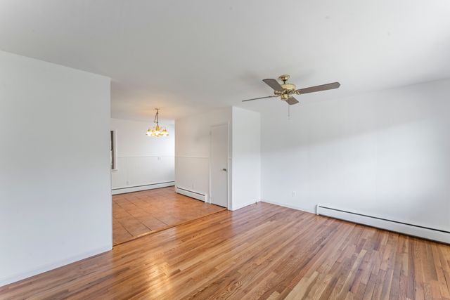 35 Briarwood Drive, Danbury, CT 06810