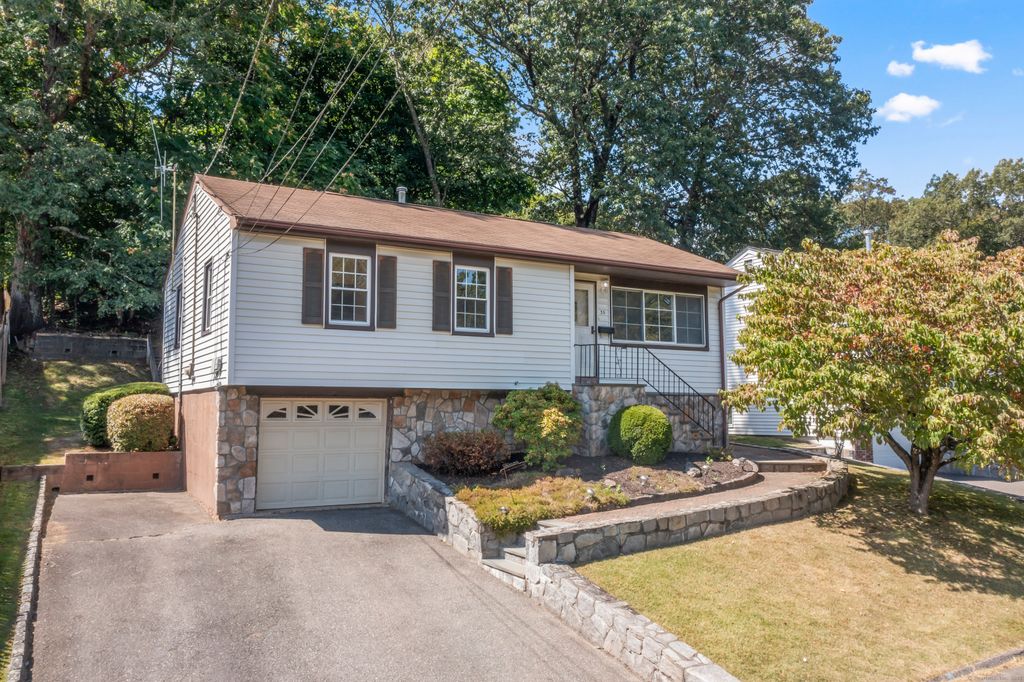 35 Briarwood Drive, Danbury, CT 06810