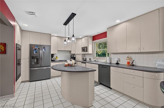 4745 Tanglewood Circle NE, Canton, OH 44714