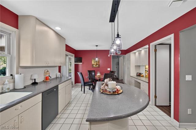 4745 Tanglewood Circle NE, Canton, OH 44714