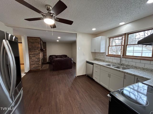 218 Northeast North Street, Coeburn, VA 24230