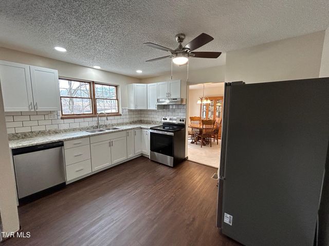 218 Northeast North Street, Coeburn, VA 24230