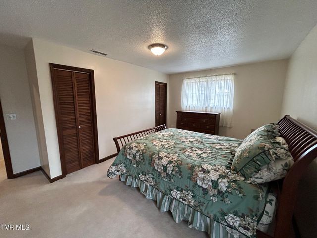 218 Northeast North Street, Coeburn, VA 24230