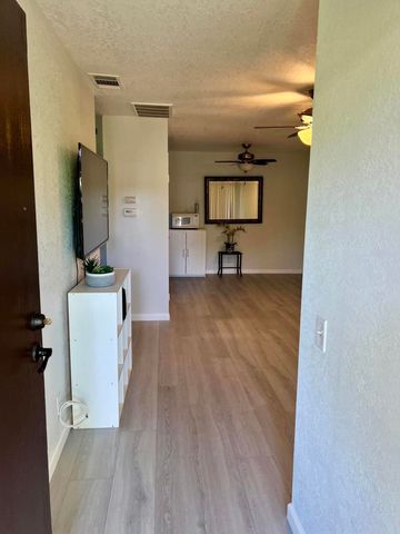 2820 N Arcadia Court 112, Palm Springs, CA 92262