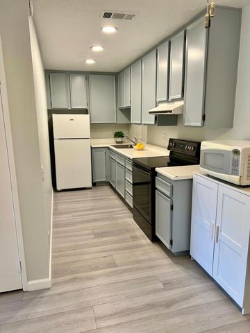 2820 N Arcadia Court 112, Palm Springs, CA 92262