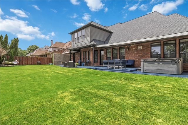 2802 Rainier Road, Rogers, AR 72758