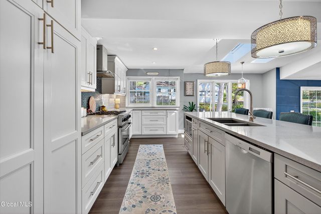 7 Mountain Way, Clifton Park, NY 12065