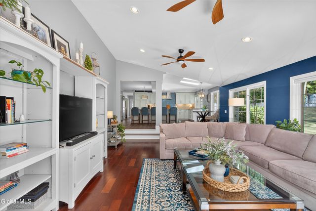 7 Mountain Way, Clifton Park, NY 12065