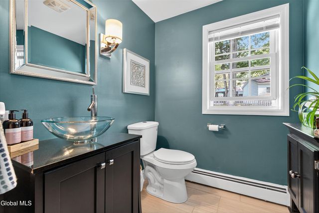 7 Mountain Way, Clifton Park, NY 12065