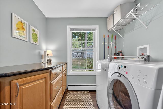 7 Mountain Way, Clifton Park, NY 12065