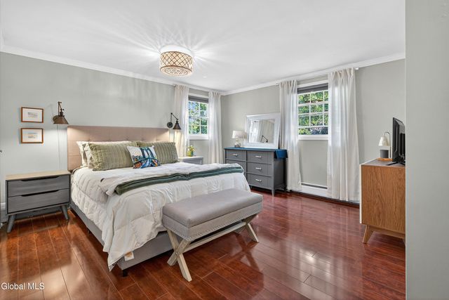 7 Mountain Way, Clifton Park, NY 12065