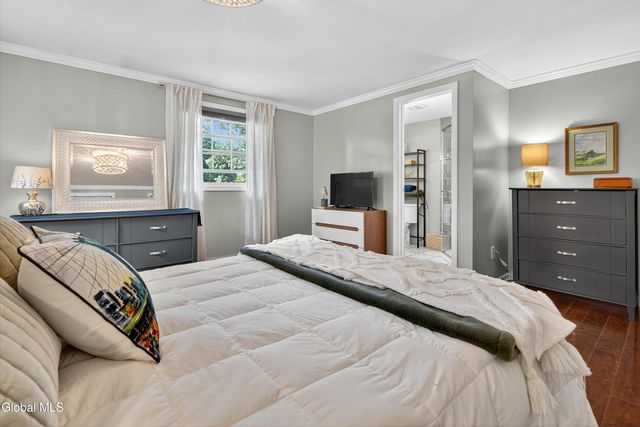 7 Mountain Way, Clifton Park, NY 12065