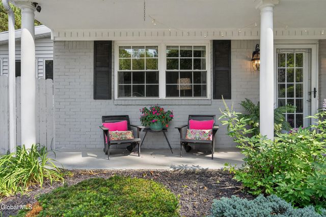 7 Mountain Way, Clifton Park, NY 12065