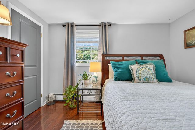 7 Mountain Way, Clifton Park, NY 12065