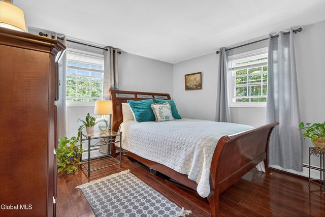 7 Mountain Way, Clifton Park, NY 12065