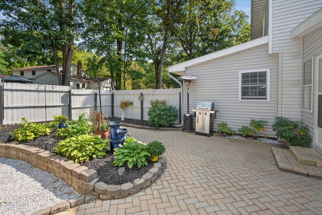 7 Mountain Way, Clifton Park, NY 12065