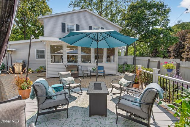 7 Mountain Way, Clifton Park, NY 12065