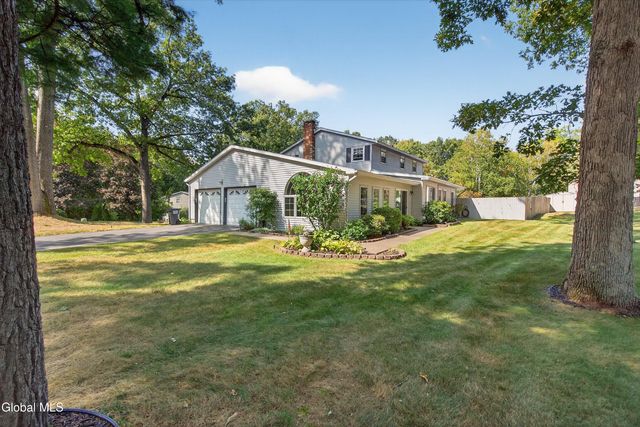 7 Mountain Way, Clifton Park, NY 12065