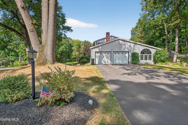 7 Mountain Way, Clifton Park, NY 12065