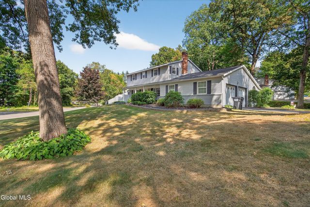 7 Mountain Way, Clifton Park, NY 12065