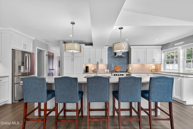 7 Mountain Way, Clifton Park, NY 12065