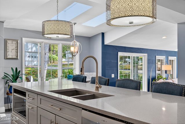 7 Mountain Way, Clifton Park, NY 12065