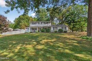 7 Mountain Way, Clifton Park, NY 12065