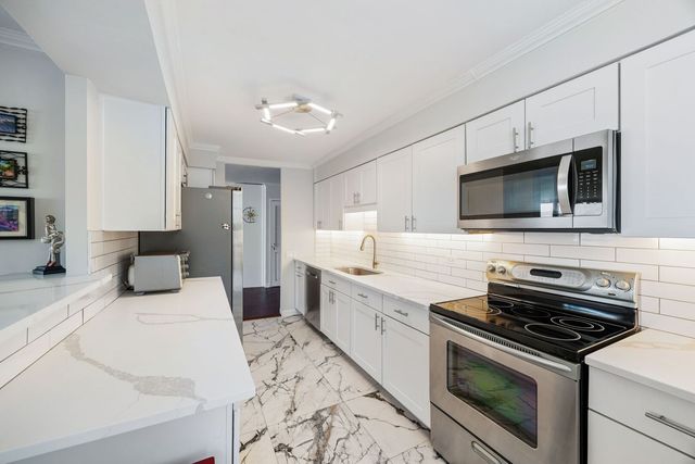 940 W Glenlake Avenue 34D, Chicago, IL 60660