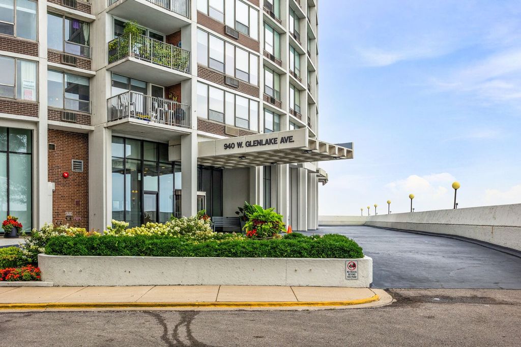 940 W Glenlake Avenue 34D, Chicago, IL 60660