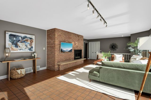 4722 Coventry Road E, Minnetonka, MN 55345