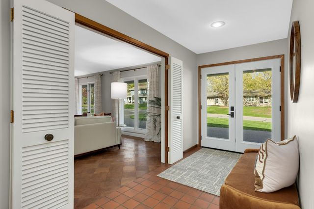 4722 Coventry Road E, Minnetonka, MN 55345