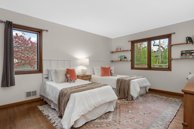 4722 Coventry Road E, Minnetonka, MN 55345