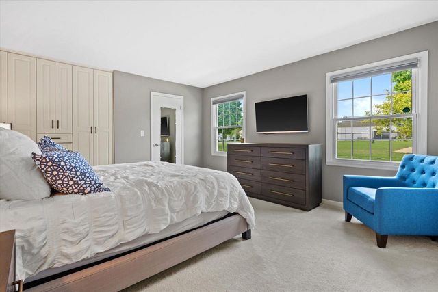8905 W Meinecke AVENUE, Wauwatosa, WI 53226