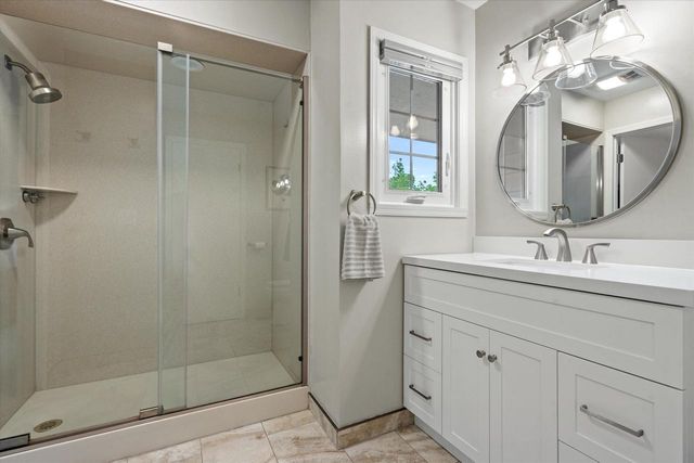 8905 W Meinecke AVENUE, Wauwatosa, WI 53226