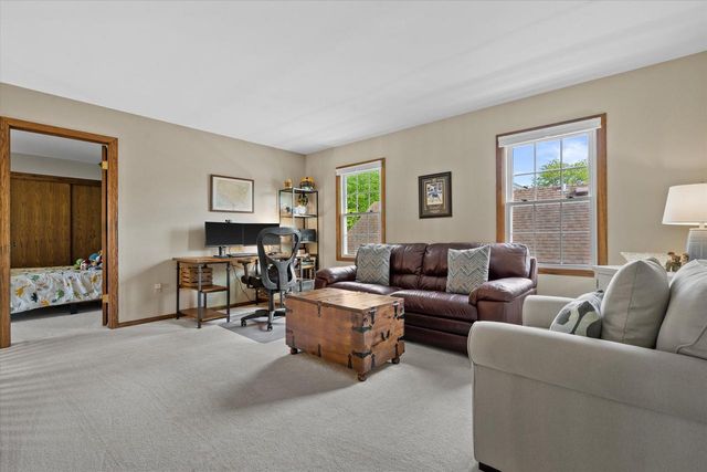 8905 W Meinecke AVENUE, Wauwatosa, WI 53226