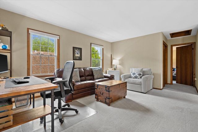 8905 W Meinecke AVENUE, Wauwatosa, WI 53226