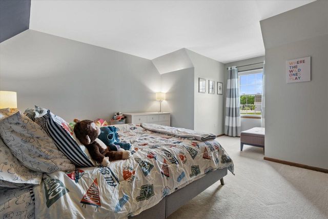 8905 W Meinecke AVENUE, Wauwatosa, WI 53226