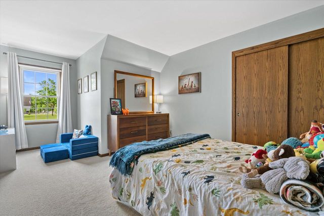 8905 W Meinecke AVENUE, Wauwatosa, WI 53226