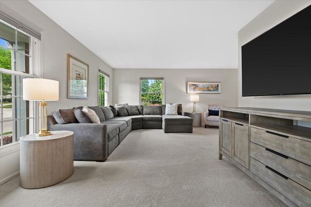 8905 W Meinecke AVENUE, Wauwatosa, WI 53226