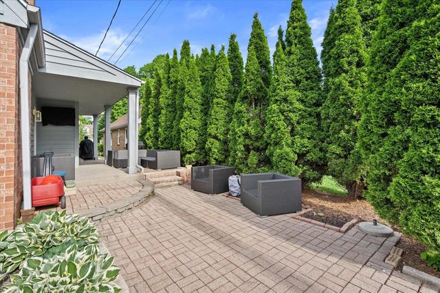 8905 W Meinecke AVENUE, Wauwatosa, WI 53226