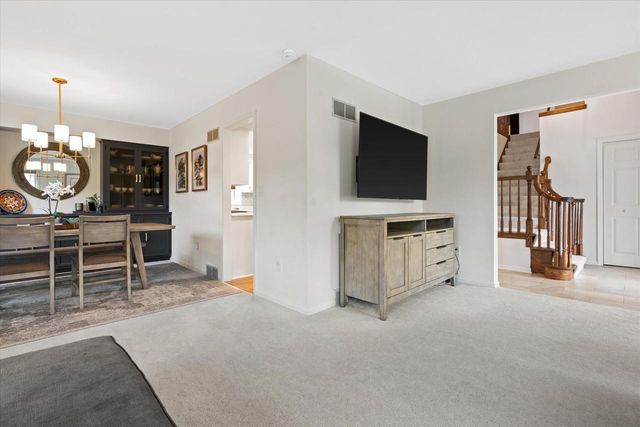 8905 W Meinecke AVENUE, Wauwatosa, WI 53226