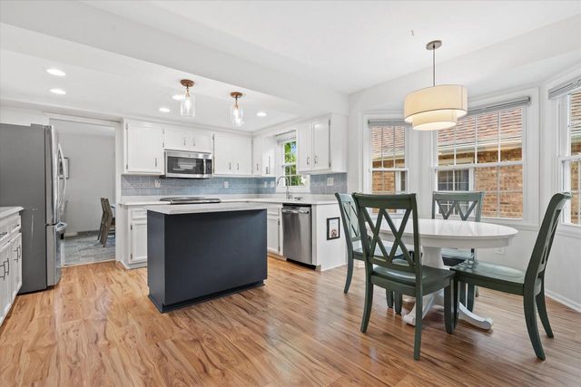 8905 W Meinecke AVENUE, Wauwatosa, WI 53226