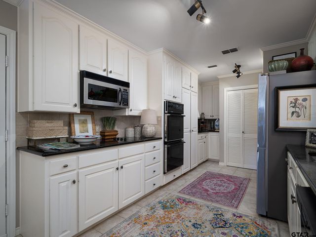 900 Derrick Ct, Tyler, TX 75703