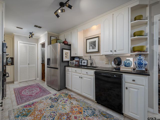 900 Derrick Ct, Tyler, TX 75703