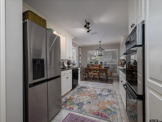 900 Derrick Ct, Tyler, TX 75703