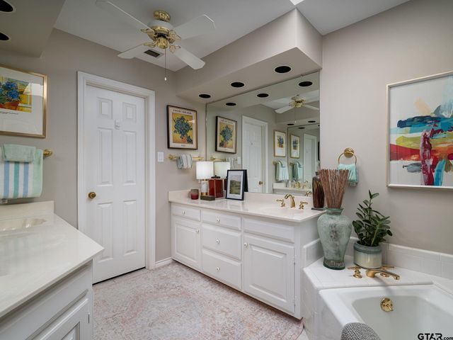 900 Derrick Ct, Tyler, TX 75703