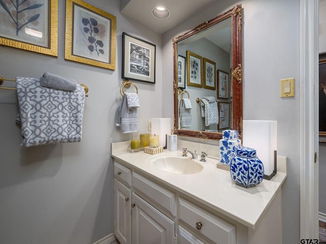 900 Derrick Ct, Tyler, TX 75703