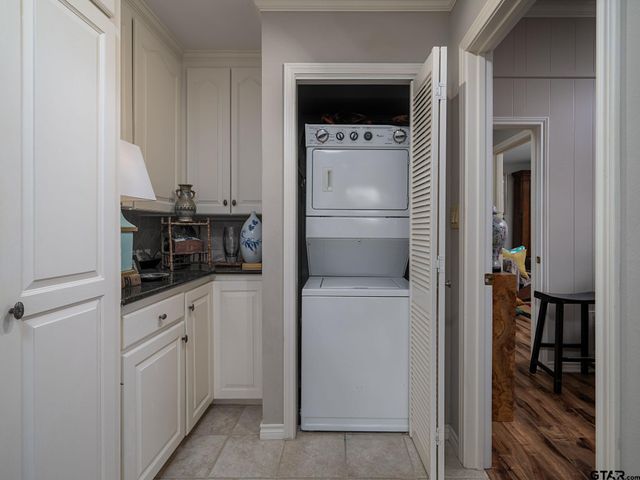 900 Derrick Ct, Tyler, TX 75703